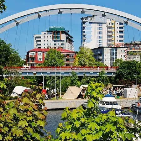 Luxury Marina شقة *